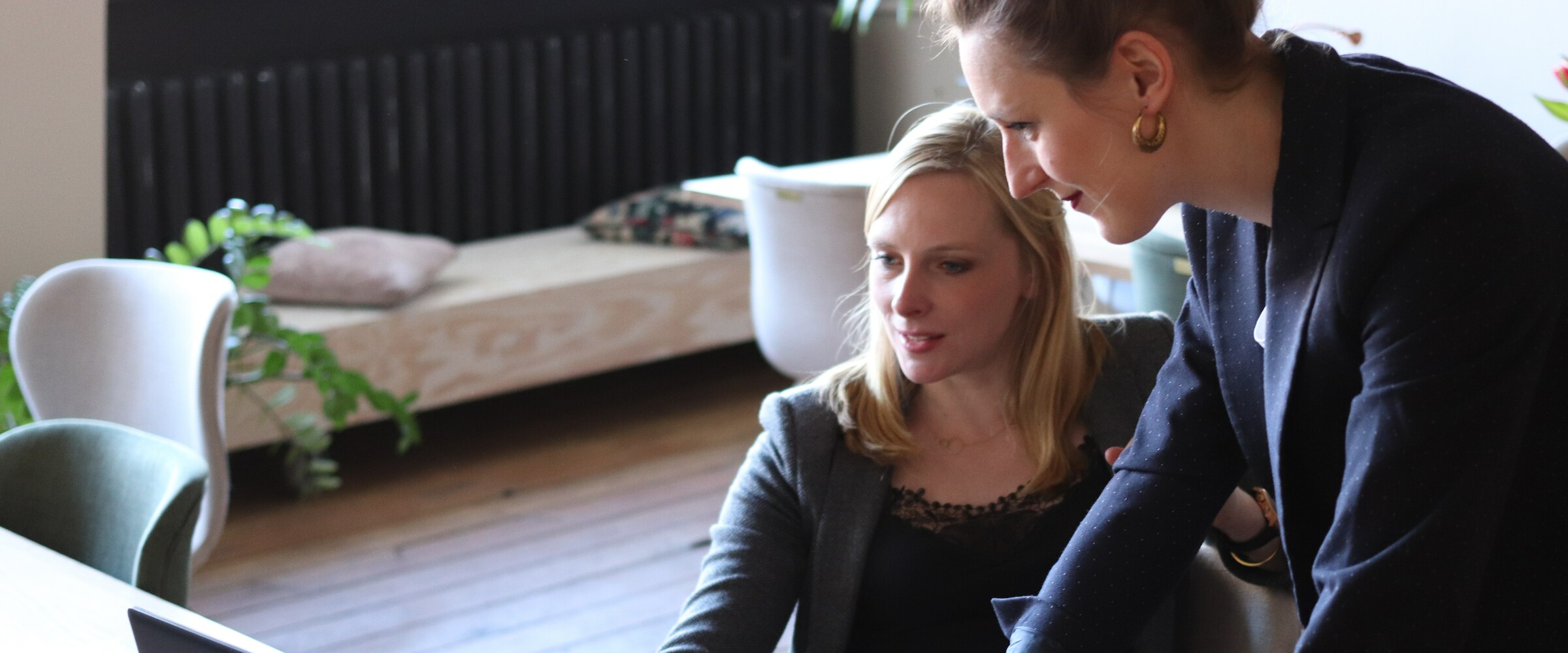 2 women discussing